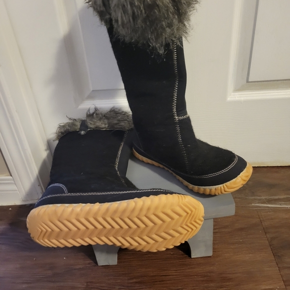 Sorel Cozy Bou Winter Boots - Picture 2 of 2